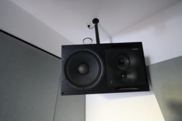 2x GENELEC 1037B aktive Studiolautsprecher inklusive Deckenhalterung